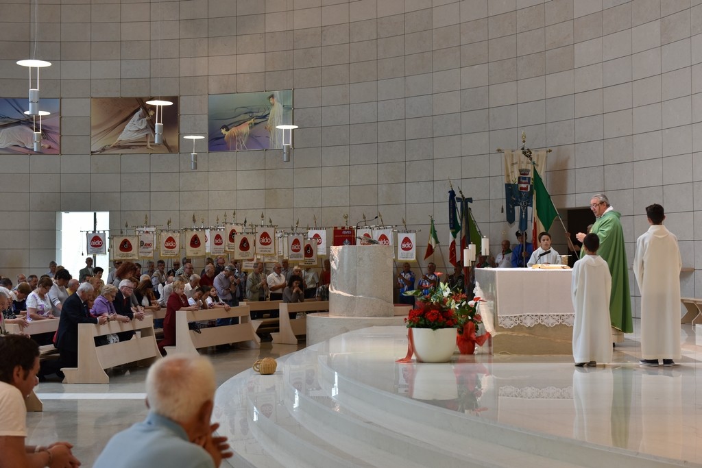 2015.06.14 - 40° Aido Grassobbio - Via Papa Giovanni XXIII - interno Chiesa Santa Famiglia di Nazaret