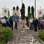 2015.06.14 40° Aido Grassobbio - Via Roma al Monumento dei Caduti di tutte le guerre - omaggio floreale - Pres. Combattenti & Reduci comm. Luigi Tolotti, Pres. Everardo Cividini, amministr. Giglio Delcarro, Sindaco Ermenegildo Epis, Pres. Aido Lombardia cav. Leonida Pozzi