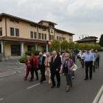 2015.06.14 40° Aido Grassobbio    - in Via Amerigo Vespucci presso Municipio - Pres. Avis rag. Mariangela Rottoli, consorte dottor Silvio Colagrande, dottor Silvio Colagrande ricevente cornea di Don Carlo Gnocchi, Pres. Aido Grassobbio rag. Everardo Cividini, Pres. Aido Lombardia cav. Leonida Pozzi, moglie di Leonida Pozzi