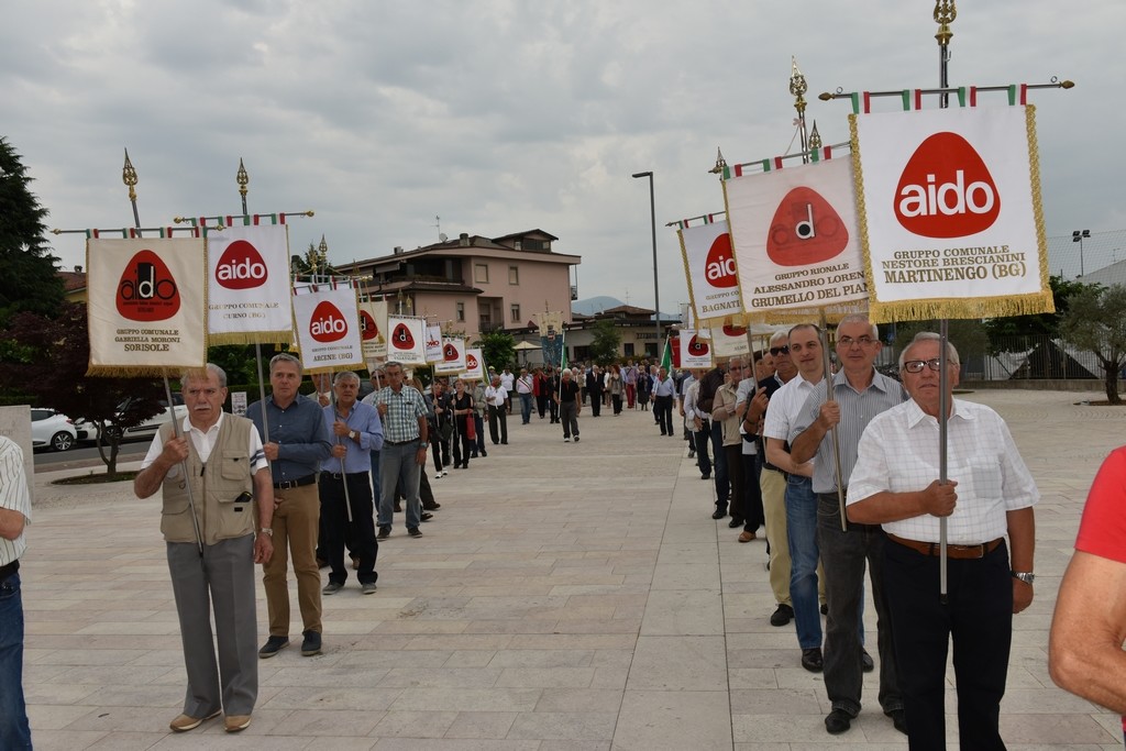 2015.06.14 - 40° Aido Grassobbio - Via Papa Giovanni XXIII - arrivo corteo presso la chiesa Santa Famiglia di Nazaret