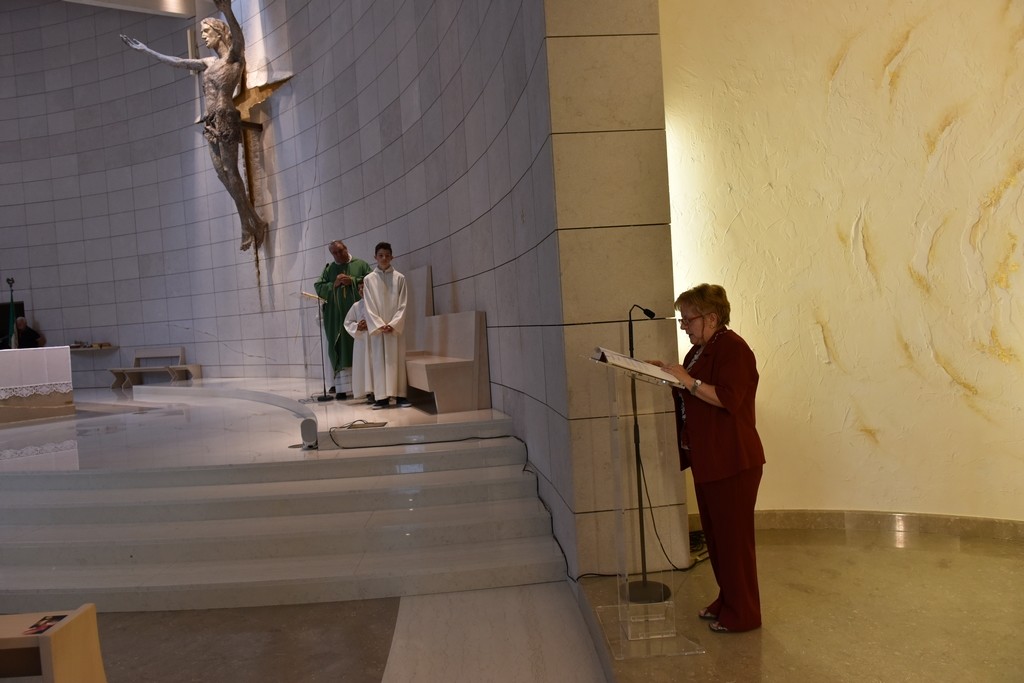 2015.06.14 - 40° Aido Grassobbio - Via Papa Giovanni XXIII - interno Chiesa Santa Famiglia di Nazaret - Introduzione S. Messa a sufragio defunti Aido e donatori di VicePresidente Aido Grassobbio Mariangela Rottoli