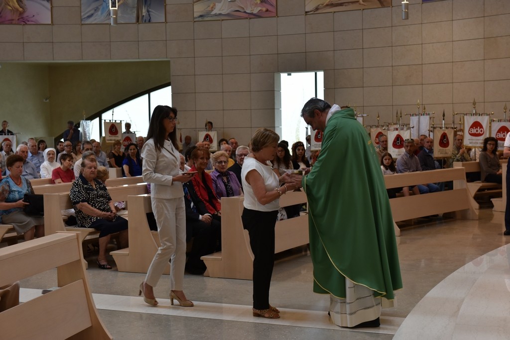 2015.06.14 - 40° Aido Grassobbio - Via Papa Giovanni XXIII - interno Chiesa Santa Famiglia di Nazaret - Offertorio a don Manuel di AnnaMaria Morucci