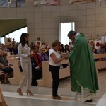 2015.06.14 - 40° Aido Grassobbio - Via Papa Giovanni XXIII - interno Chiesa Santa Famiglia di Nazaret - Offertorio a don Manuel di AnnaMaria Morucci