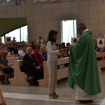 2015.06.14 - 40° Aido Grassobbio - Via Papa Giovanni XXIII - interno Chiesa Santa Famiglia di Nazaret - Offertorio a don Manuel di avv. Simonetta Sorti