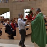 2015.06.14 - 40° Aido Grassobbio - Via Papa Giovanni XXIII - interno Chiesa Santa Famiglia di Nazaret - Offertorio a don Manuel di Maurizio Pescarolo