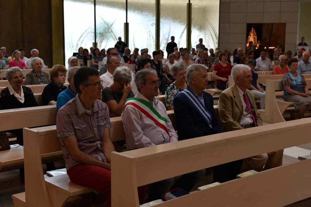 2015.06.14 - 40° Aido Grassobbio - Via Papa Giovanni XXIII - interno Chiesa Santa Famiglia di Nazaret - autorità: vicesindaco Diego Rota, Sindaco Ermenegildo Epis, Pres. Combattenti & Reduci Luigi Tolotti, Pres. Aido Grassobbio Everardo Cividini