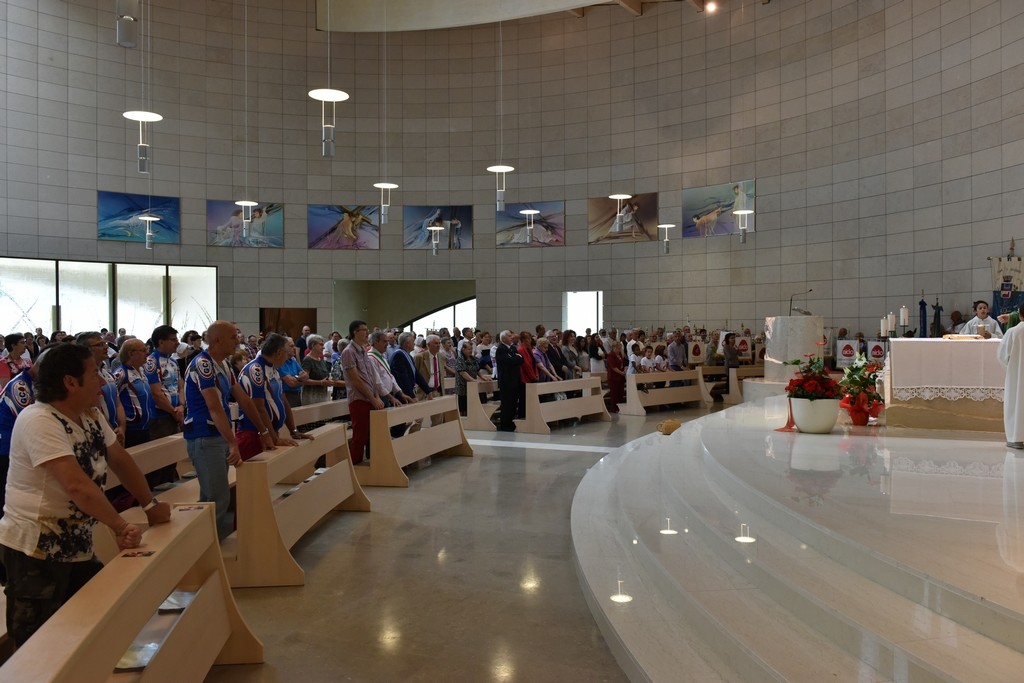 2015.06.14 - 40° Aido Grassobbio - Via Papa Giovanni XXIII - interno Chiesa Santa Famiglia di Nazaret