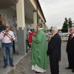 2015.06.14 - 40° Aido Grassobbio - Via Papa Giovanni XXIII  - al Cimitero - fiaccola prima dell'inaugurazione - Sindaco Ermenegil Epis, Don Manuel Beghini, dottor Silvio Colagrande, Pres. Aido Lombardia cav. Leonida Pozzi, Pres. Aido Brescia Lino Lovo