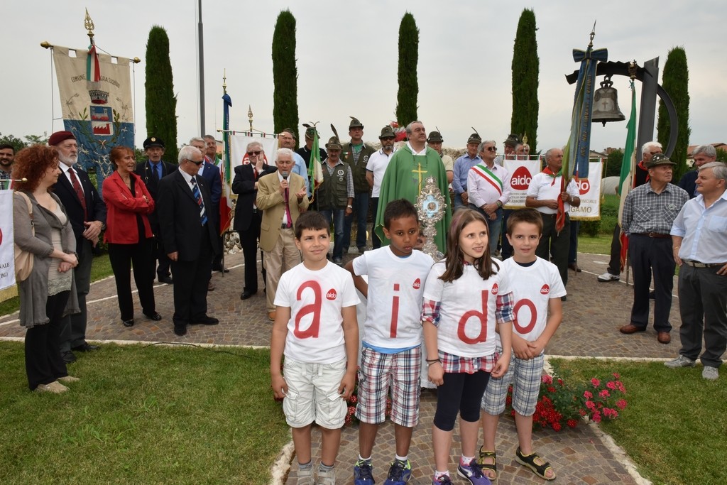 2015.06.14 - 40° Aido Grassobbio - Via Papa Giovanni XXIII  -  al monumento degli Alpini - intervento del Pres. Aido Grassobbio Everardo Cividini