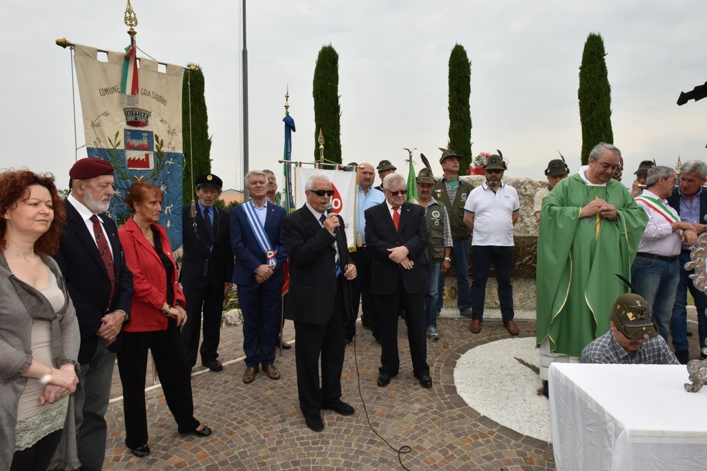 2015.06.14 - 40° Aido Grassobbio - Via Papa Giovanni XXIII  -  al monumento degli Alpini - intervento del dottor Silvio Colagrande ricevente di cornea del Beato don Carlo Gnocchi