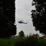 2015.06.14 - 40° Aido Grassobbio - Via Papa Giovanni XXIII  atterraggio elicottero che ha lanciato 5 paracadutisti Gruppo Val Cavallina