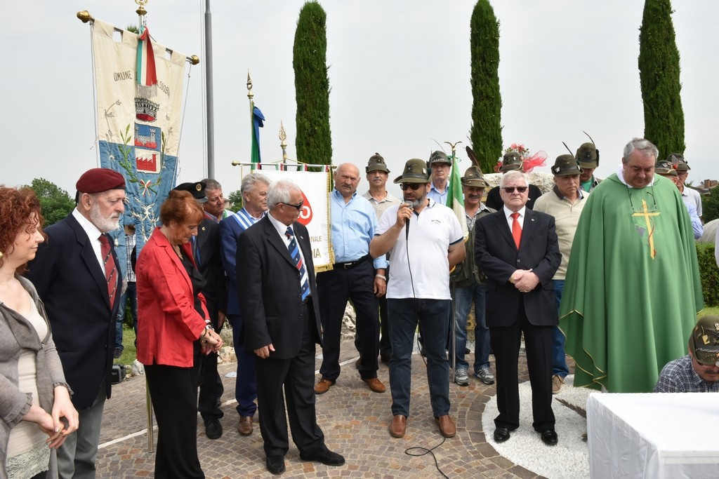 2015.06.14 - 40° Aido Grassobbio - Via Papa Giovanni XXIII  -  al monumento degli Alpini - intervento rappresentante Alpini di zona