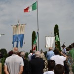 2015.06.14 - 40° Aido Grassobbio - Via Papa Giovanni XXIII  -  al monumento degli Alpini - alzata bandiera con il silenzio fuori ordinanza