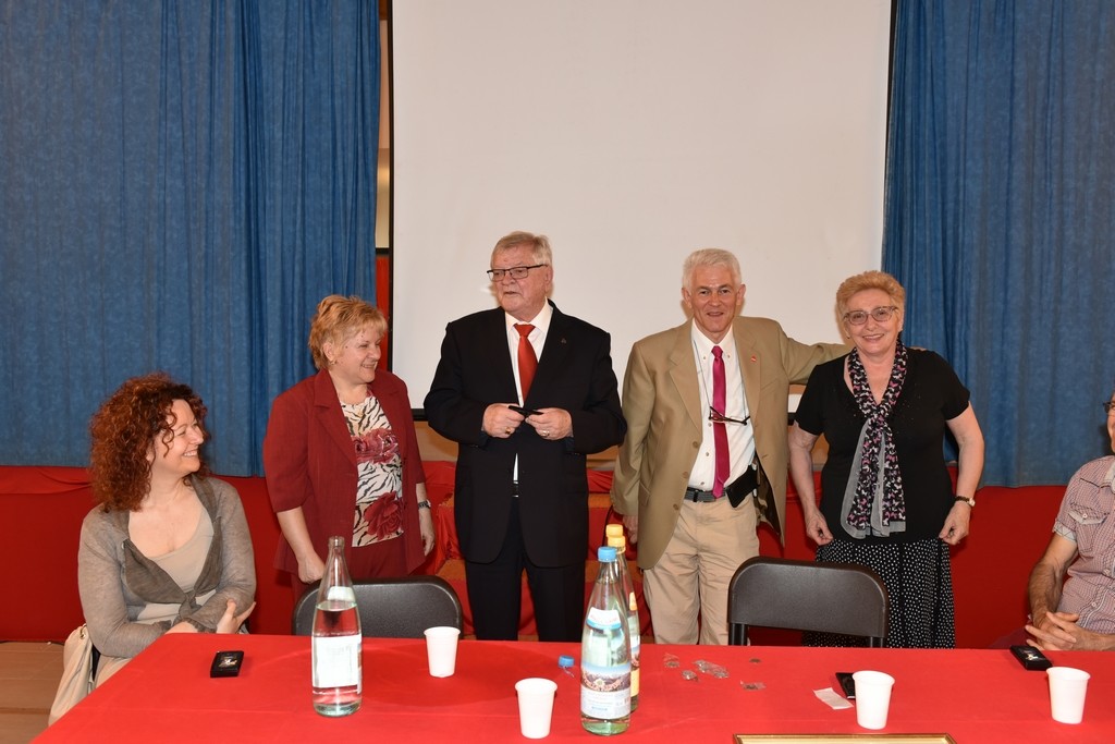 2015.06.14 - 40° Aido Grassobbio - Via Papa Giovanni XXIII  -  Sala della Comunità - omaggio del Pres. Aido Grassobbio Everardo Cividini al cav. Leonida Pozzi e moglie Lina Bonzani