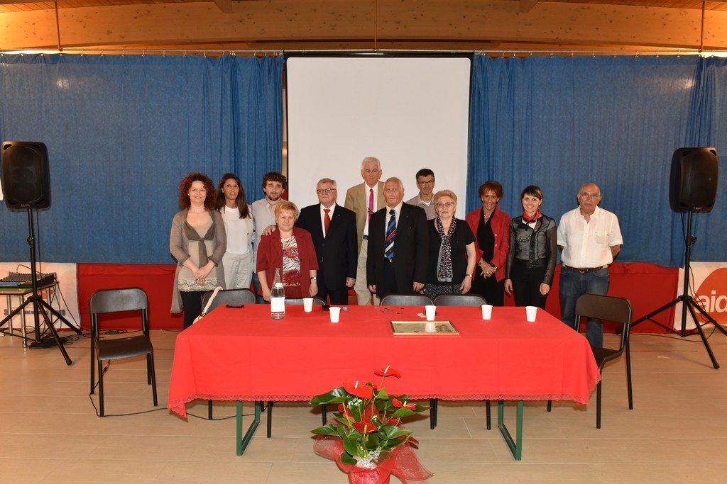 2015.06.14 - 40° Aido Grassobbio - Via Papa Giovanni XXIII  -  Sala della Comunità - foto ricordo - Monica Vescovi, Simonetta Sorti, Don Luca Gambirasio, Mariangela Rottoli, Leonida Pozzi, Everardo Cividini, Silvio Colagrande, Diego Rota, Lina Bonzani, mogli di Silvio Colagrande, Pres. ADMO Carmen Pugliese e Giacomo Anfuso