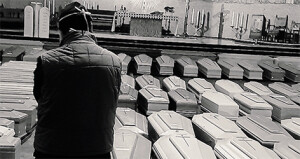 Le bare al cimitero di Bergamo